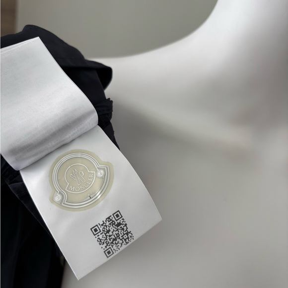 Moncler Jacket Crop Zirconite Hooded Jacket Navy Windbreaker Sz 5 100% Authentic - Picture 14 of 16